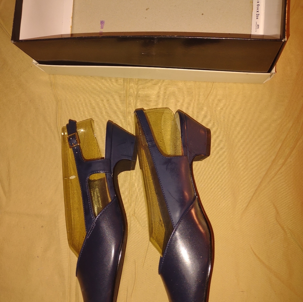 Women's  Addition Shoes - Picture 8 of 9
